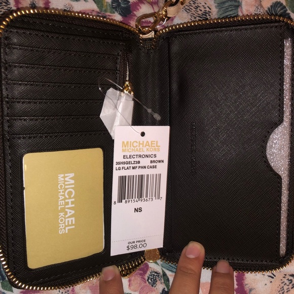 Michael Kors Logo Smartphone Wristlet - Picture 4 of 5